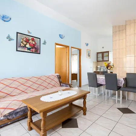 Isolated With A Parking Space - 20177 Apartment
