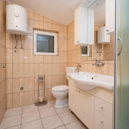Isolated With A Parking Space - 20177 Apartment
