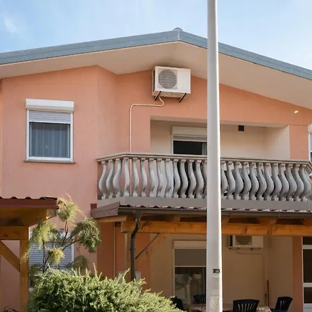 Apartment Isolated With A Parking Space - 20177 *