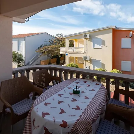 Isolated With A Parking Space - 20177 Apartment *