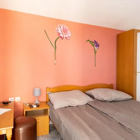 Isolated With A Parking Space - 20177 Apartment Vir