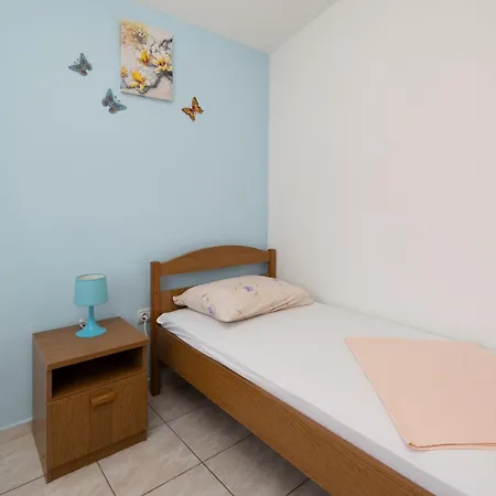 Isolated With A Parking Space - 20177 Apartment