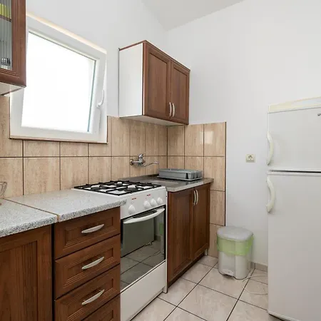 Apartment Isolated With A Parking Space - 20177 *