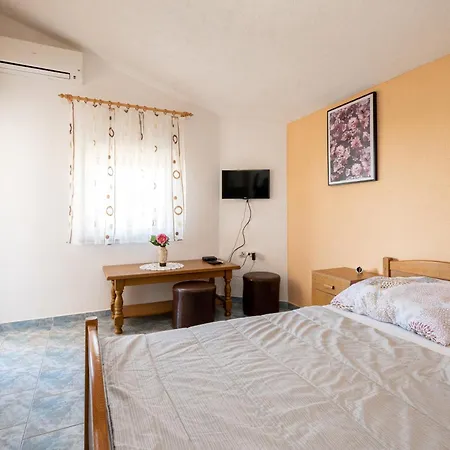 Isolated With A Parking Space - 20177 Apartment